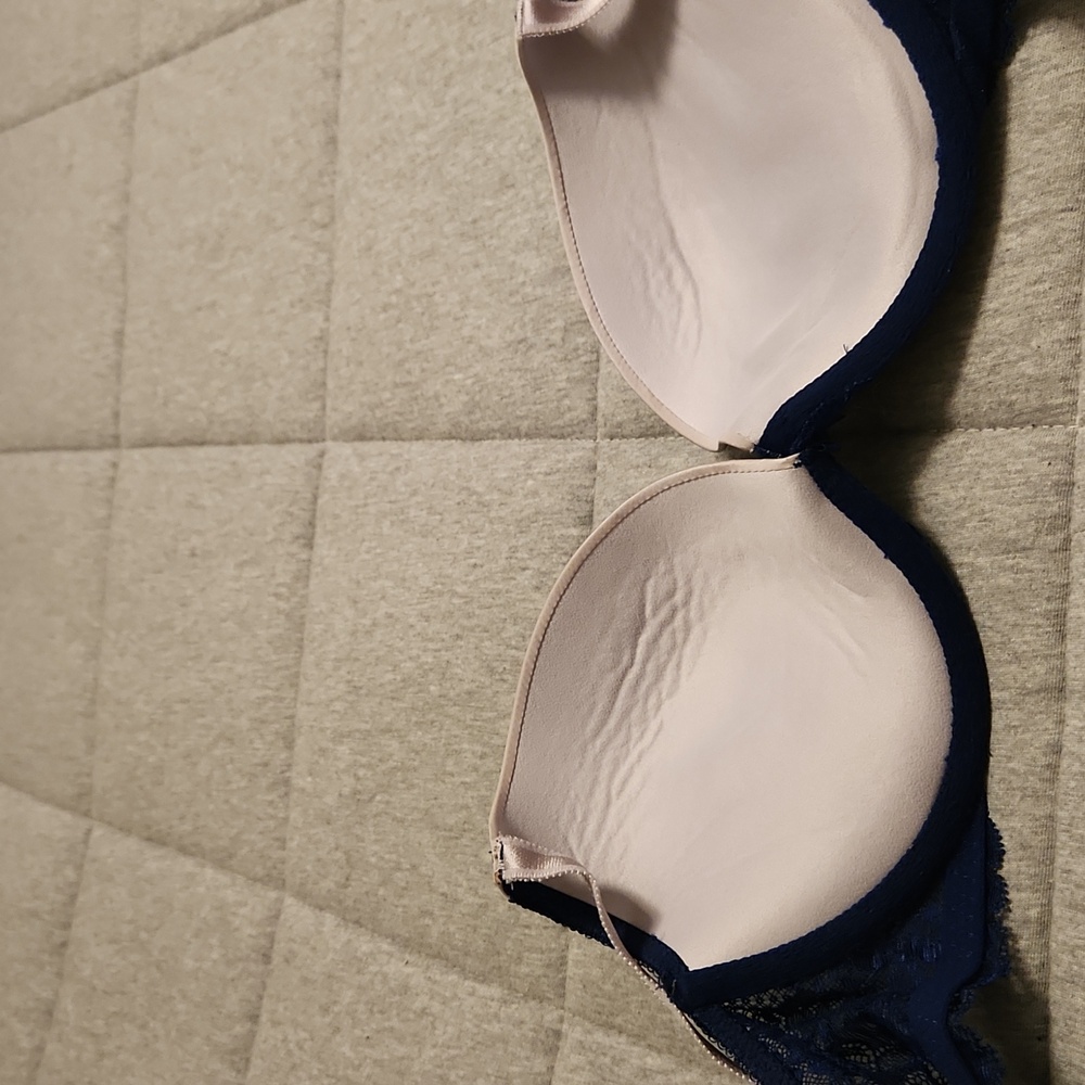 Victoria's secret bra - Picture 3 of 4